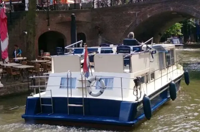 Stern Houseboat 1050 Charter in IJsselstein