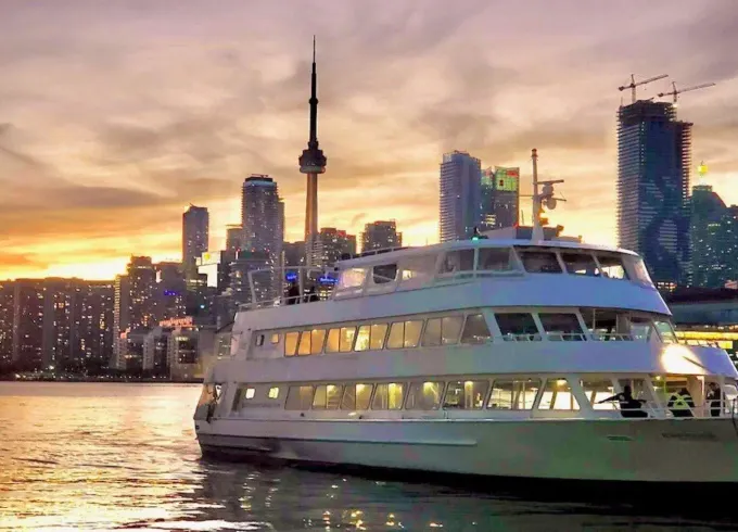**VIP** Elite Mega Cruise (100 - 489 Passengers)
