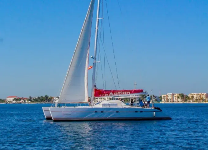 55ft Lagoon Sailing Catamaran for 65 people in Cancún, Quintana Roo