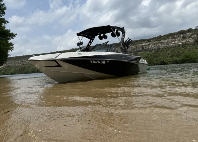 Wakesurf Boat Rental in Austin, Texas