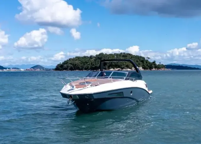 26ft Tropicana Element FS Speedboat Rental in Arraial do Cabo, Brazil