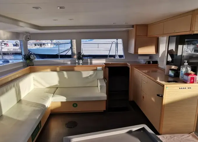 Charter the 55'  Luxury Catamaran in Cancún GMB520GRP