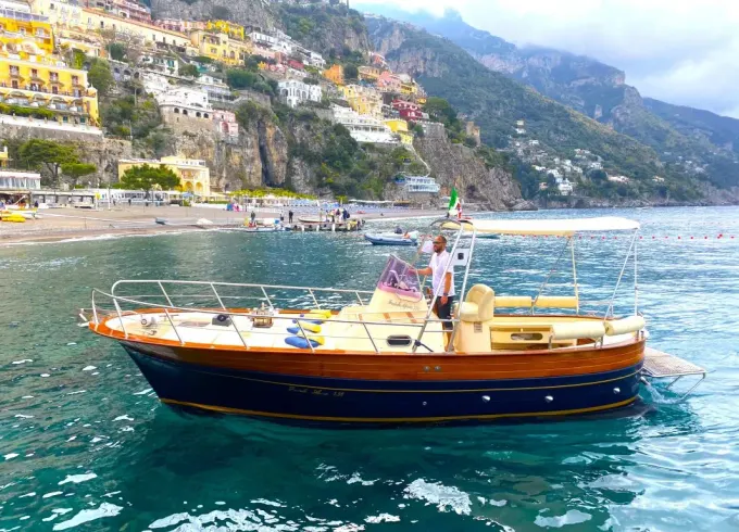 Apreamare 11 Semi Cabin in Positano