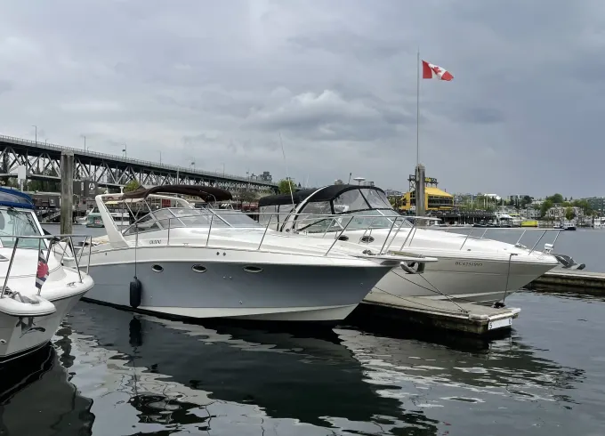 Larson 33ft Luxury Cruiser Yacht in Vancouver, British Columbia