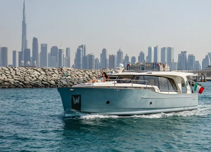 Private 50ft Luxury Yacht Rental Dubai - Intimate Cruise