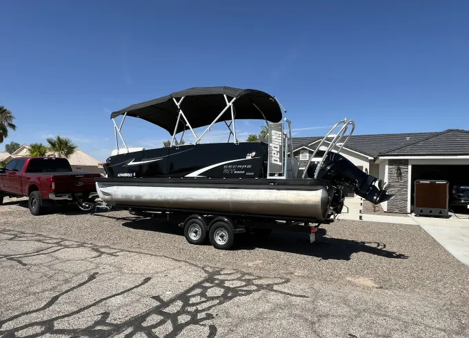 200 HP MERCURY VERADO SPACIOUS 22 FT TRITOON WITH DIVING BOARD & SKI TOWER