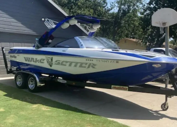 Malibu Wakesetter 23' - Captain-Included Boat Rental with Wakeboards & Surf