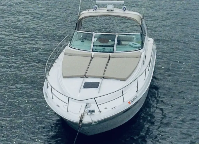 42ft Sea Ray Charter for Iconic Destinations in Maimi Beach or River