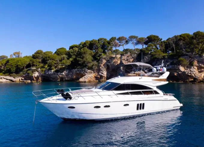 Princess 54 Motor Yacht – Elegant Flybridge Cruise in Golfe Juan