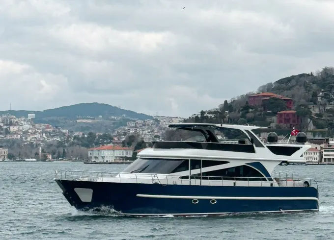 Ultra Luxury 30-Guest VIP Yacht – Premium Bosphorus Experience