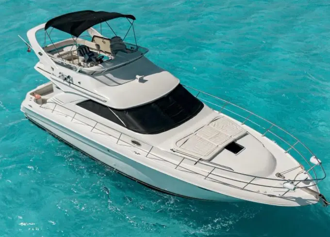 Explore Isla Mujeres best spots - Sea Ray F43