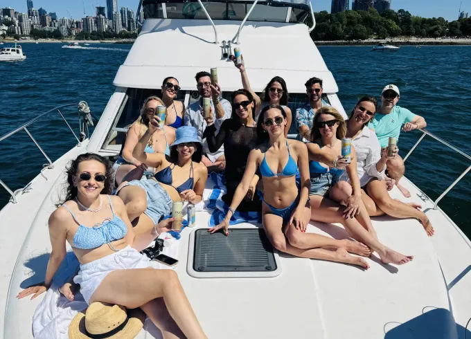 50FT Yacht Cruising Vancouver Downtown (18 people)