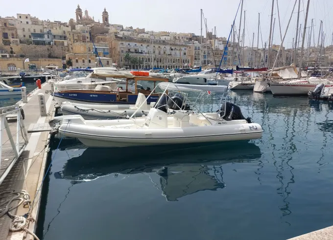 Skippered Nouva Jolly 700XL Rib Boat in Birgu