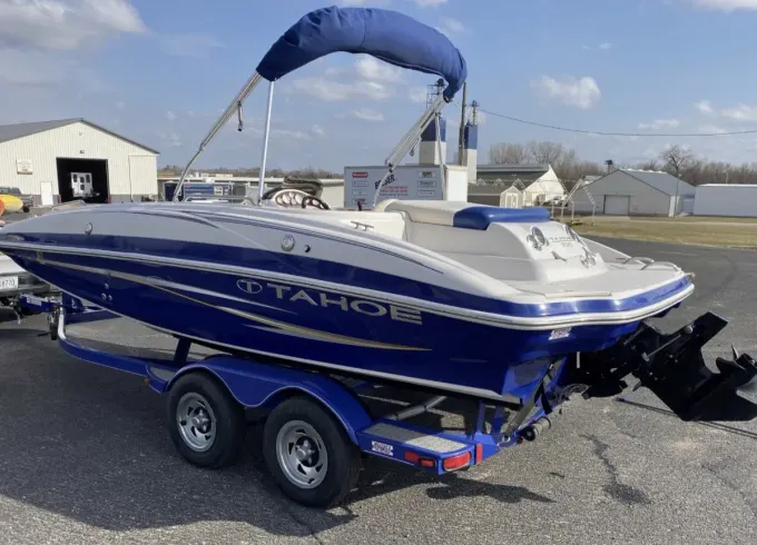 Cruise the Lake Aboard 22' Tahoe 225 Deck Boat for Up to 10 Guests