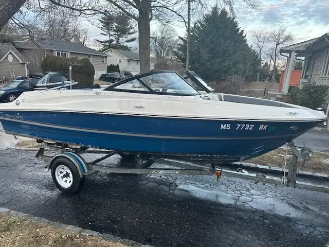 Enjoy Oysterbay on a speed boat