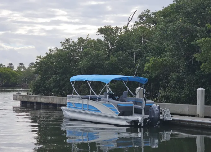 Luxury Pontoon with Captain - Jupiter, Hobe Sound, Peanut Island, (Pet Friendly)