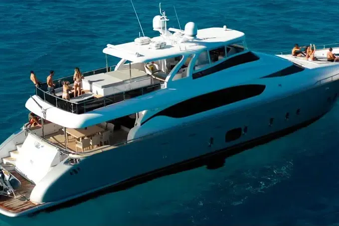 Luxury Maiora 100ft Mega Yacht Charter in Cancun – World-Class Yachting Voyage