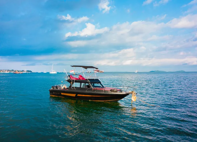 11m Luxury Private Motor Yacht | Professional Fishing to Lembongan