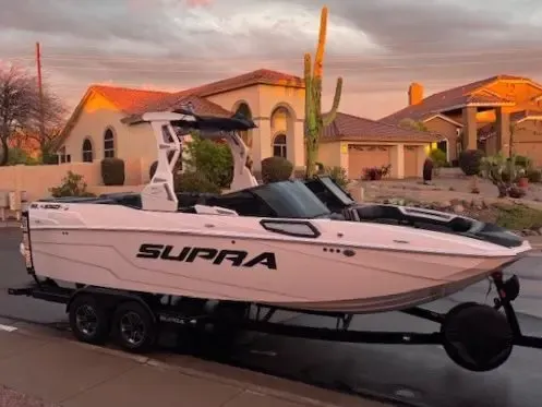 Supra SL550 Wake Boat for Amazing Day on the Water!