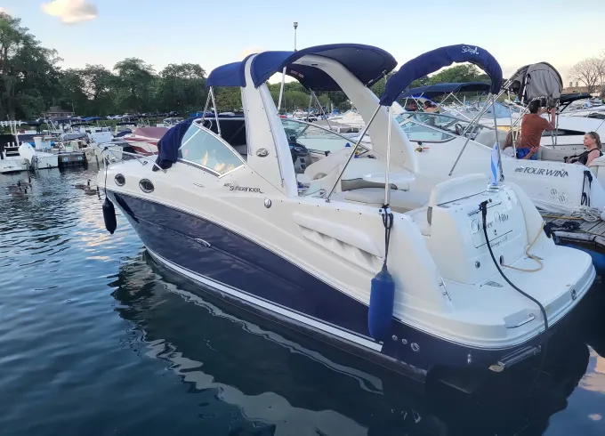 Captained Boat: A perfect blend of comfort & adventure aboard Sea Ray Sundancer