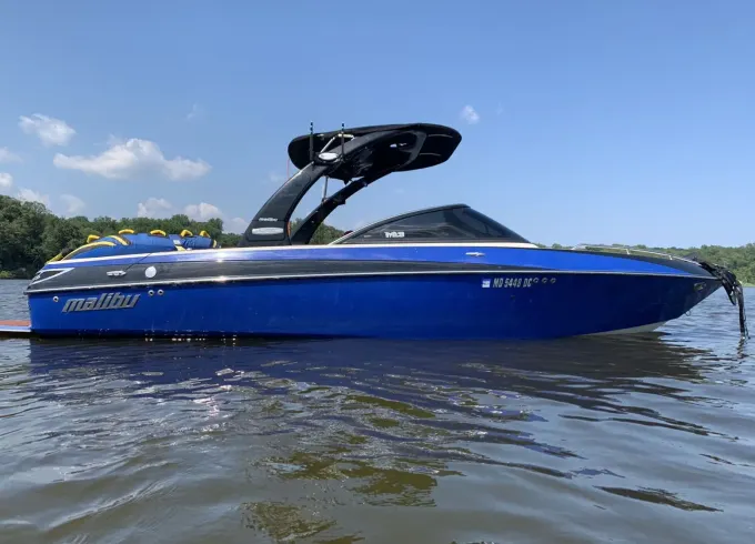 2007 Malibu WAKESETTER 21.6 with WEDGE surf gate and extra ballast bags