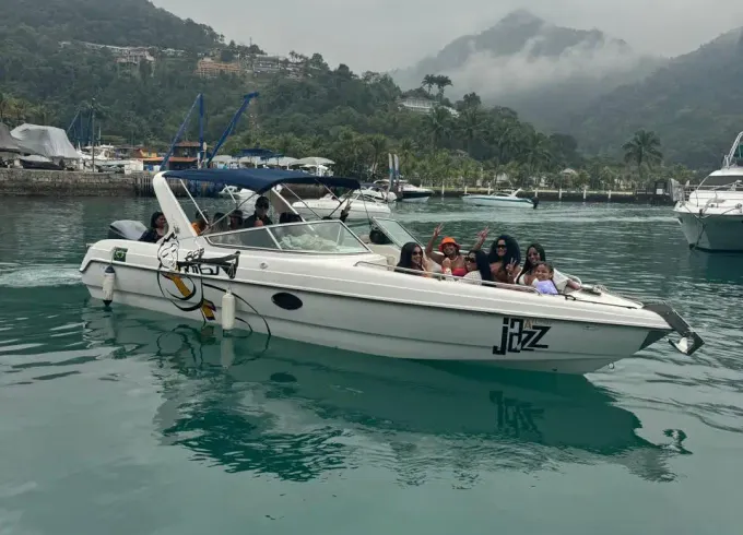 Speedboat in Portobello for 16 people