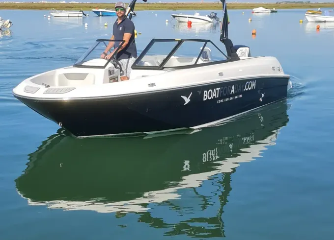 Boat for a day - Bayliner element 7