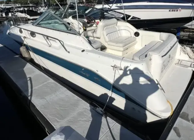 Cruising on 30ft Sea Ray Sundancer for 13 Guests in Cornelius