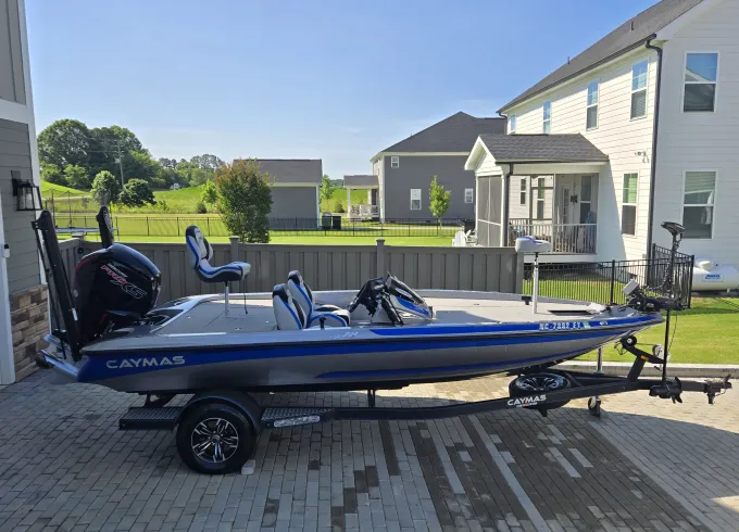 Caymas CX18s Bass boat
