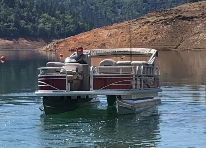 Sun Tacker 2020 Party / Fishing Pontoon on Shasta Lake w/ room for 9!