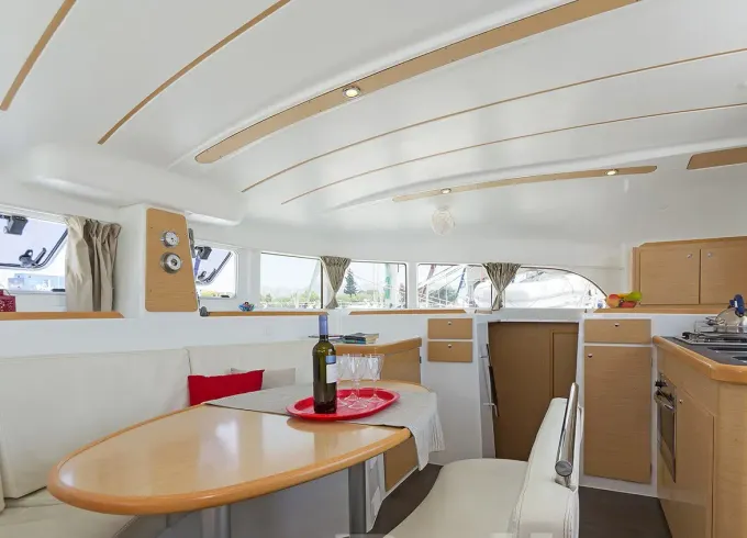 Lagoon 380s2 (built 2015) in Alimos