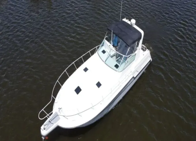 Bertram 42ft Motor Yacht Accommodate Up To 15 People