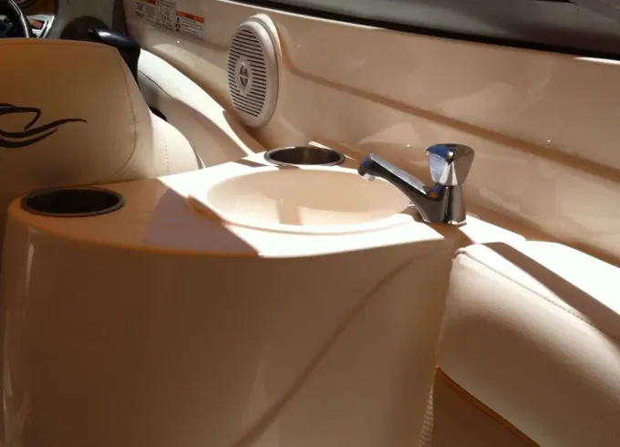 Awesome Rinker Captiva for 3 people for rent in İstanbul