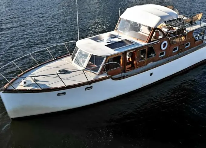 Mahogany Luxury 1956 Yacht ⚓️ Up to 18 Guests - Elopements, Events & Charters