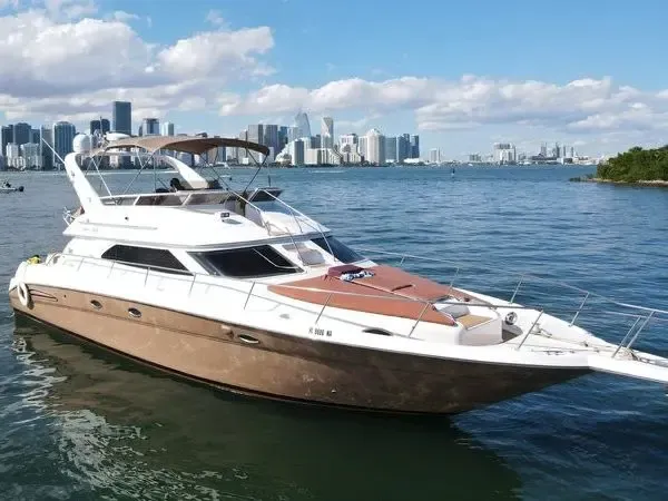 Enjoy Miami in 50ft Sedan Flybridge Yacht !!!