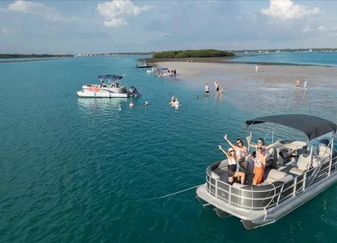 Beautiful 2023 Luxury Tritoon 24' up to 13 people! Tube for 2 included!