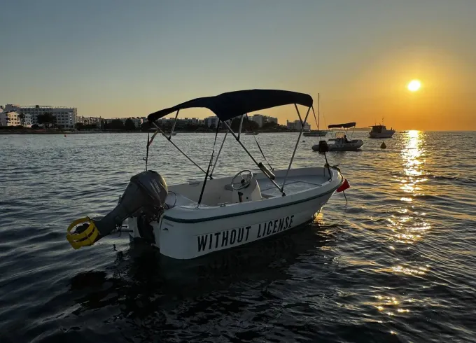 Boat Hire Without License in San Antonio – Self Drive Boat for 4 People