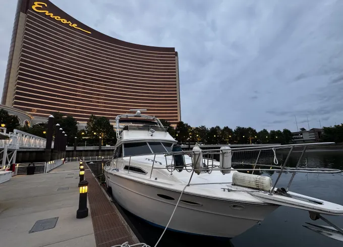 Sea Ray 390 Luxury Cruises around Boston Harbor and the Island