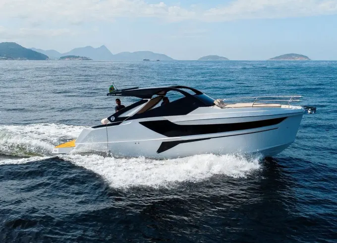 Luxury 32ft Zath Mariner Motor Yacht in Rio de Janeiro for 10 Guests