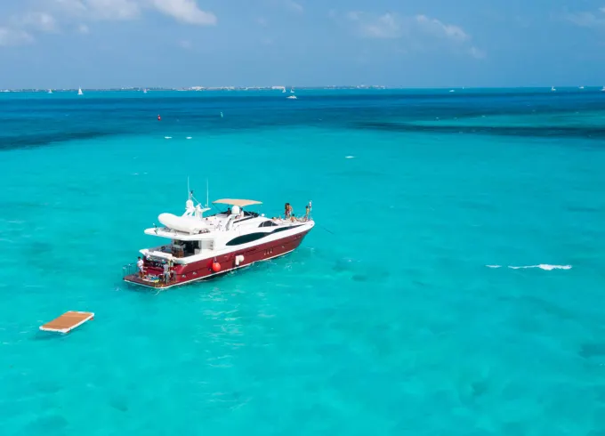 VIVE | Awesome Dyna Craft 79 ft Yacht for a Memorable life moment at Cancun.