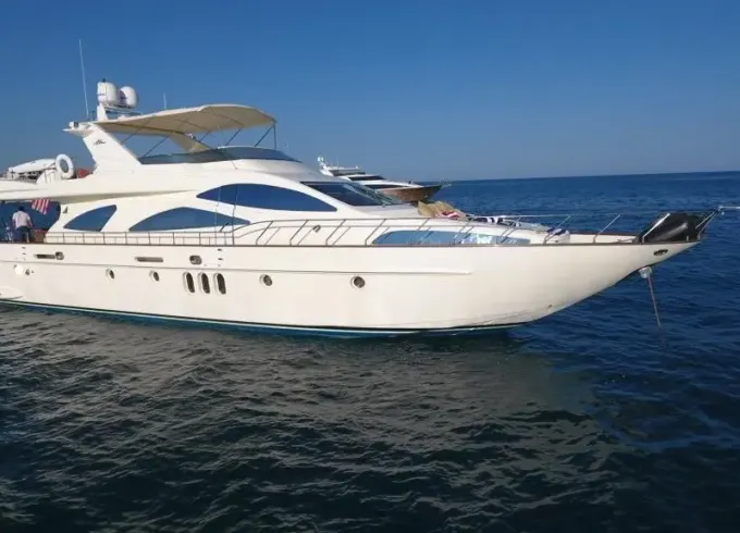 80' HN Luxury Yacht in Cabo San Lucas (4 hour minimum)