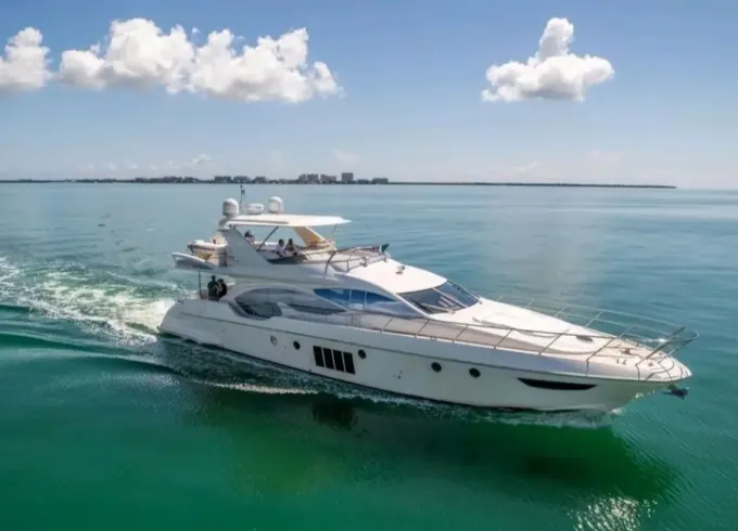 Hit the water in style with this 70ft Azimut for up to 12 peoples in Miami