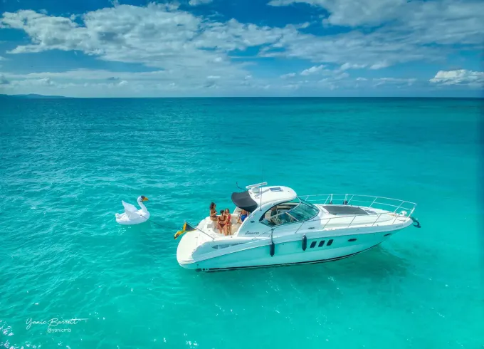 Private Yacht with Lunch, Open Bar and Snorkeling