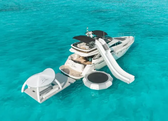 Fun 70ft Fairline Motor Yacht In Cancun - Can take up to 12 guests