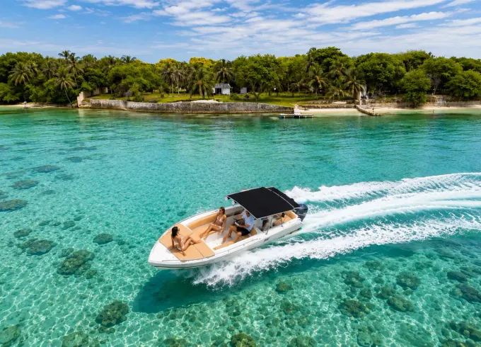 Private 42ft Powerboat Day to Rosario Islands from Cartagena