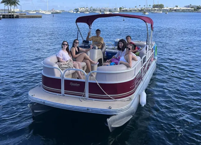 Suntracker DLX 20 Pontoon boat for Cruising or Party, Riviera Beach FL