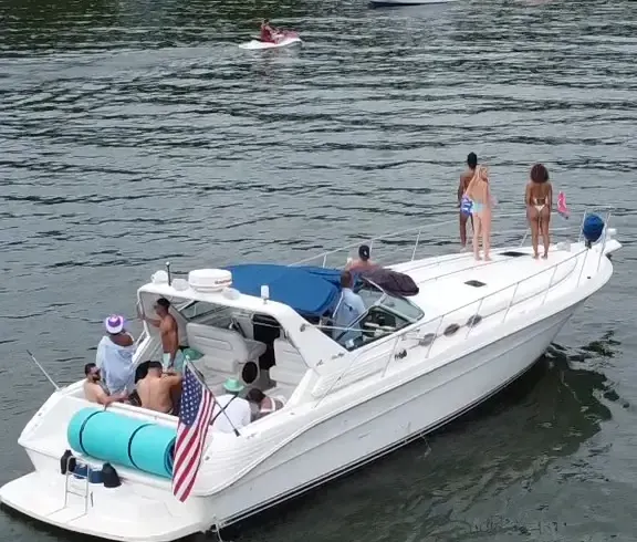Beautiful Sea Ray 400 on Percy Priest Lake - Nashville TN
