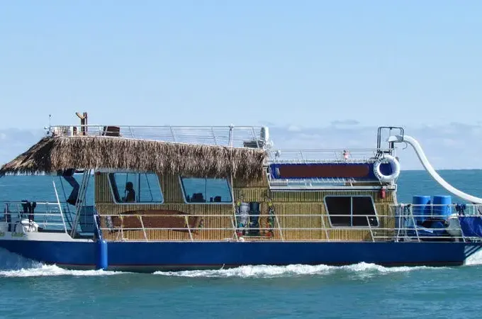 50ft Skipperliner Tiki Pontoon Cruise in Chicago with Beverage Package