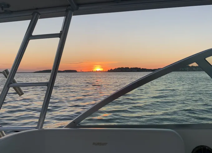 30' Pursuit Motor Yacht Rental in Boston, Massachusetts