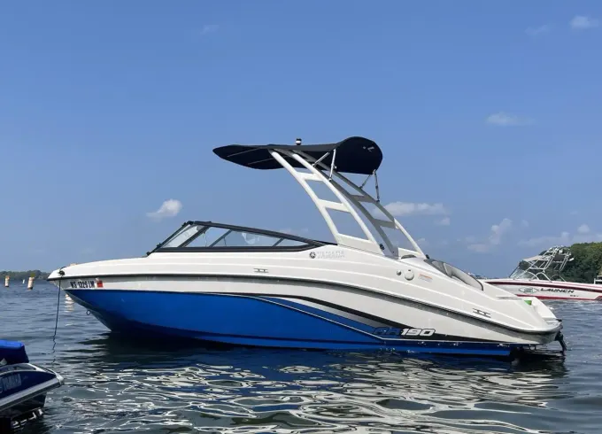 Yamaha AR190 On Lake Minnetonka